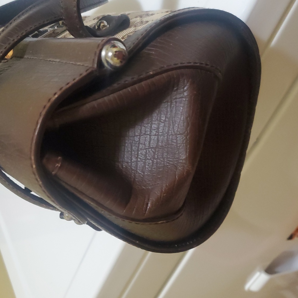 Gucc Tan and Brown Shoulder Bag with Bamboo Accent - Picture 3 of 17